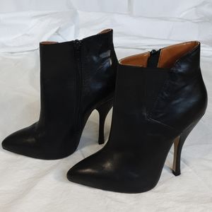 Tony Bianco NWOT black leather booties size 5